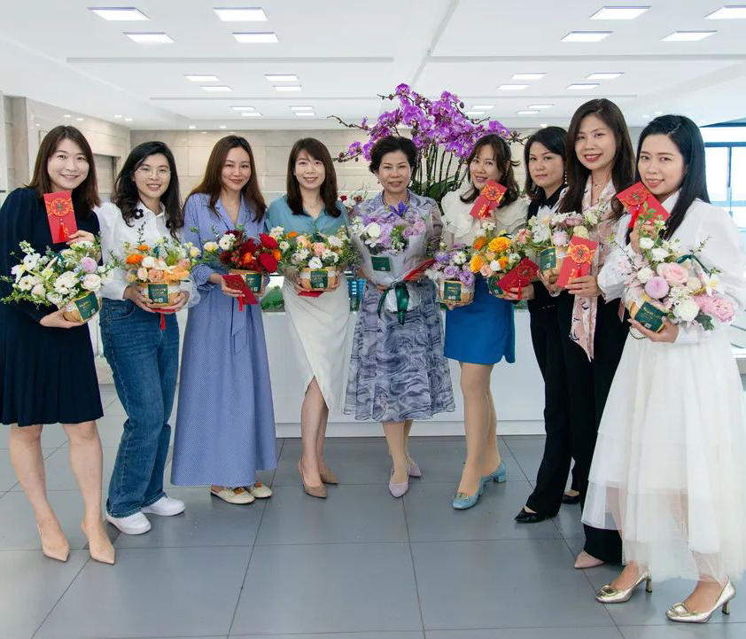 順德女企協(xié)青年部代表新春拜訪會(huì)長單位—廣東信華電器有限公司